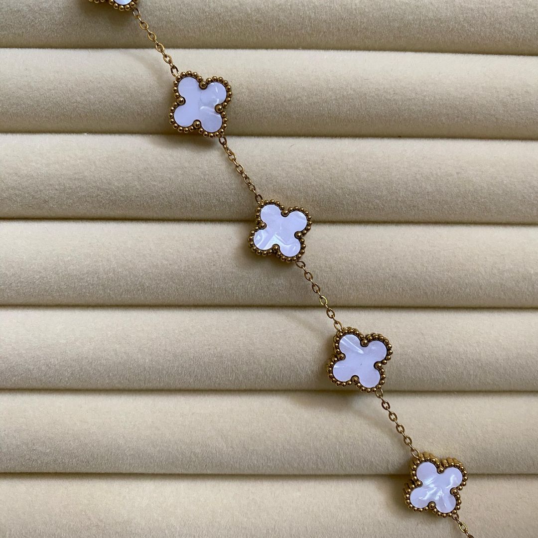White clove bracelet