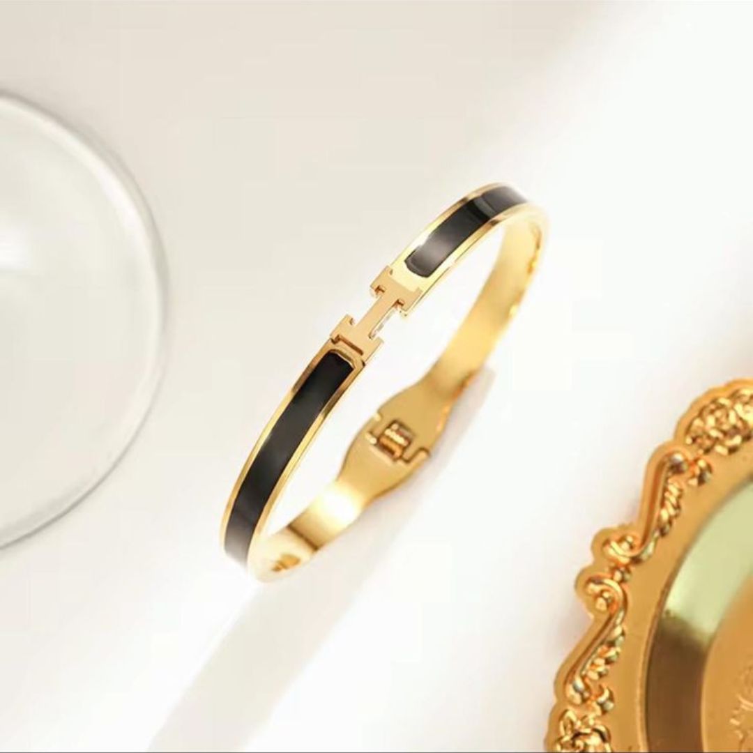 H luxe handcuff