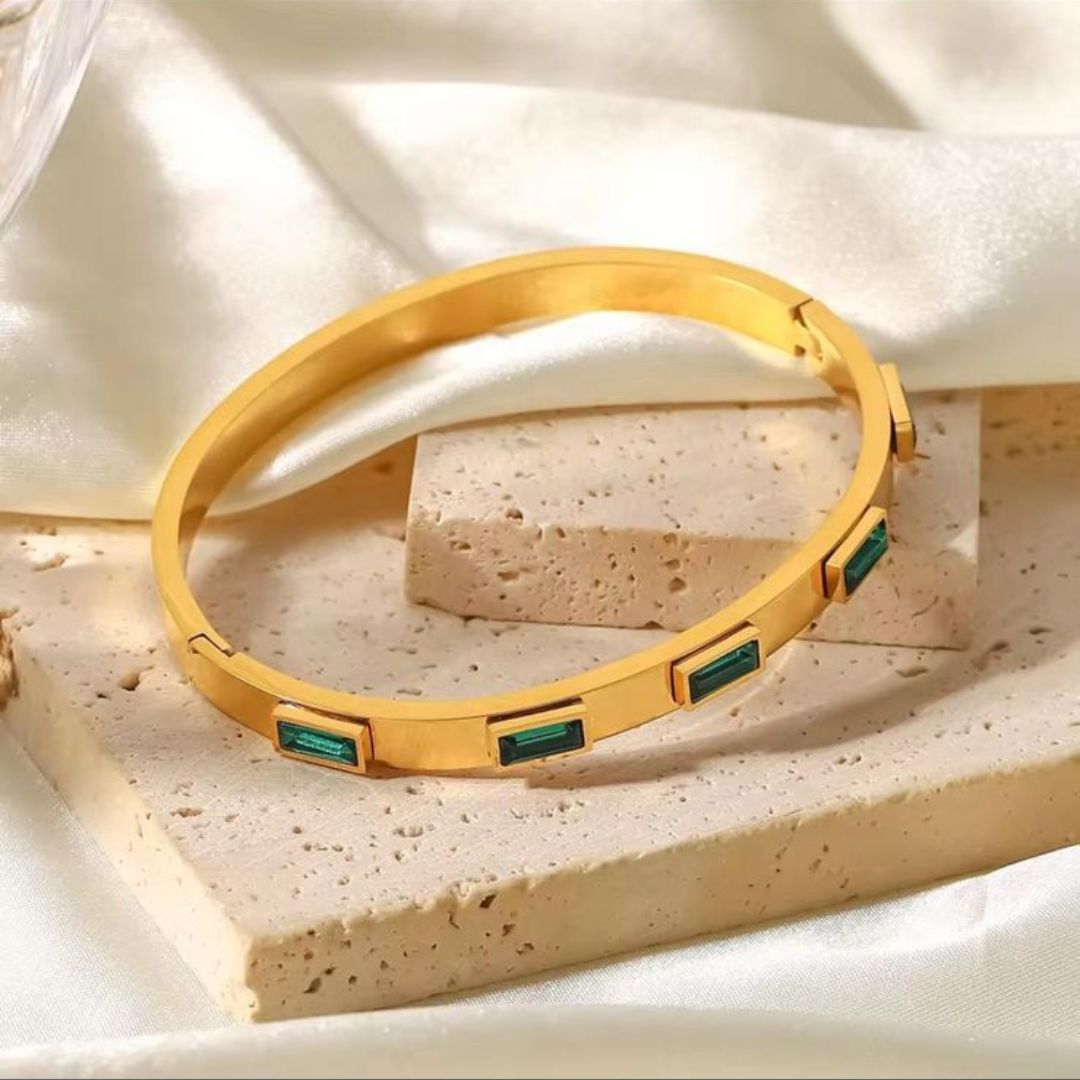 Emerald handcuff