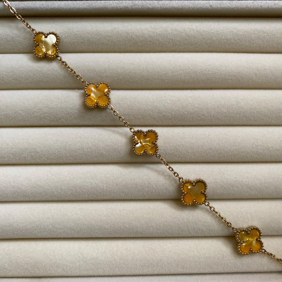 Gilded yellow clove bracelet