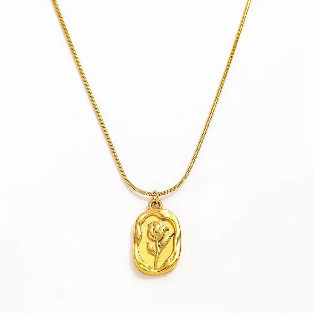 Gold rose neckalce