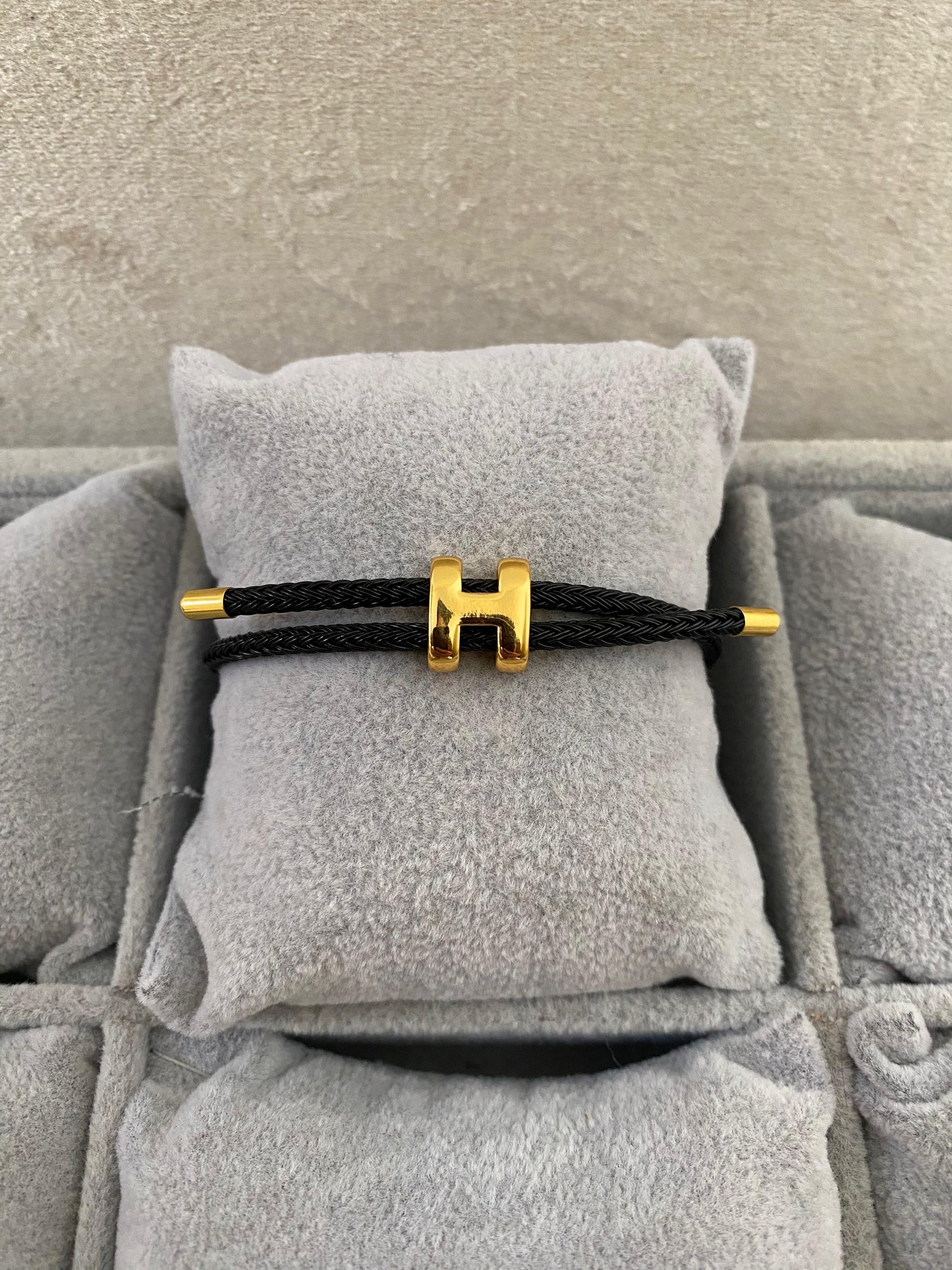 Black H band