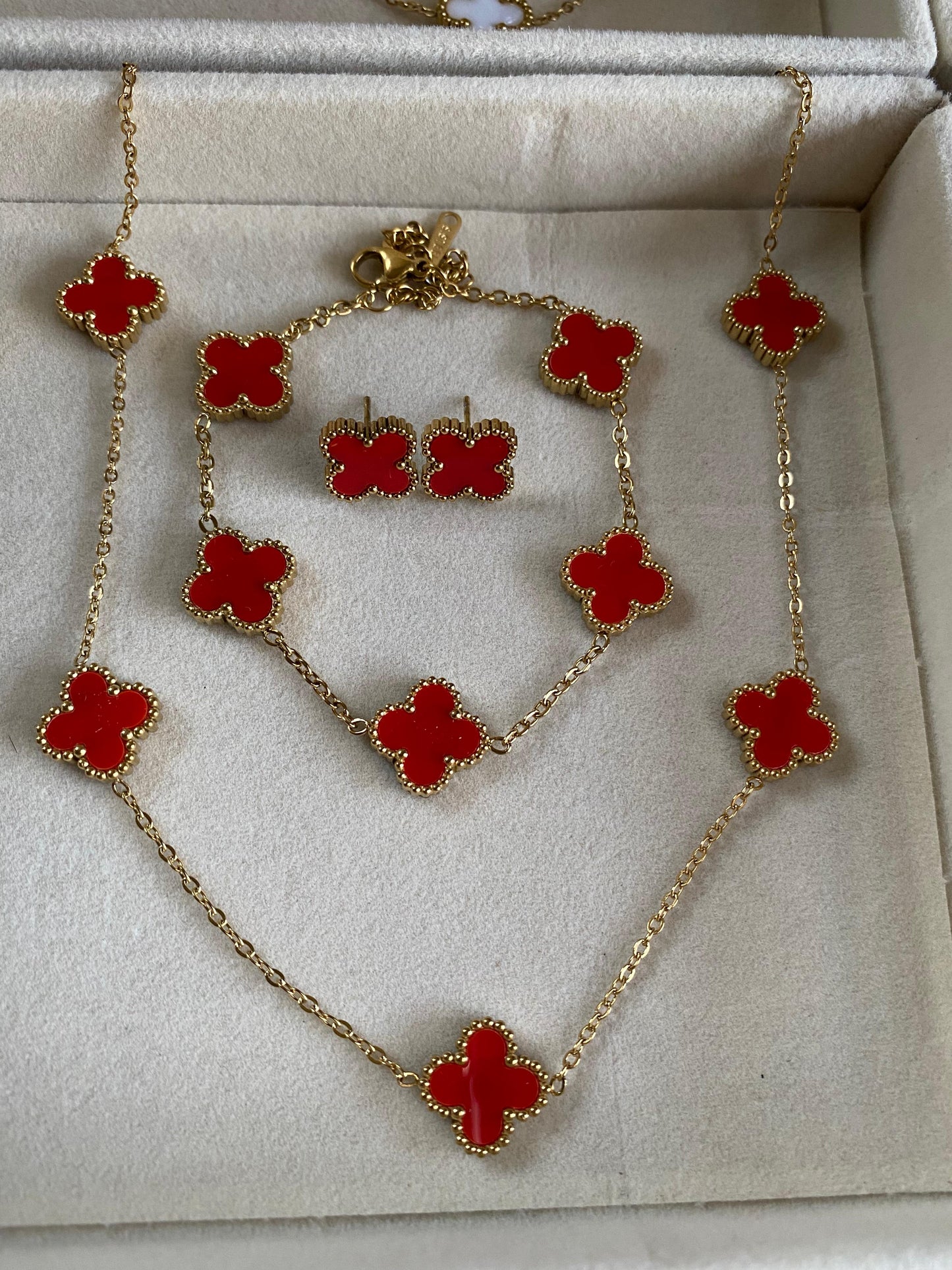 Red clove set