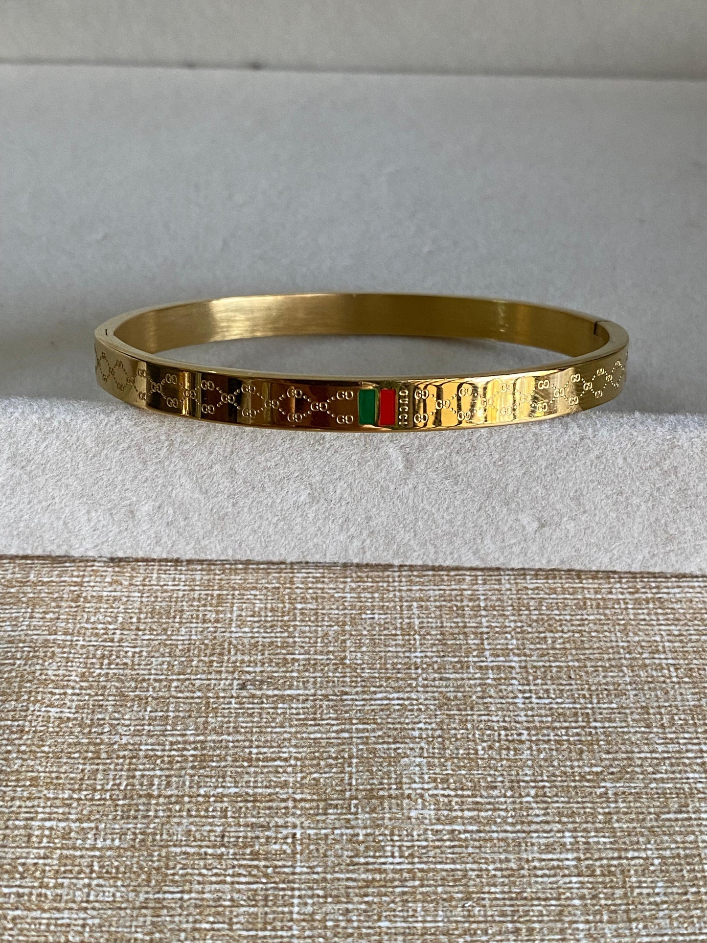 Gucci solid handcuff