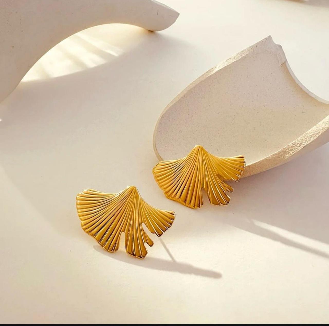 Chunky shell earrings