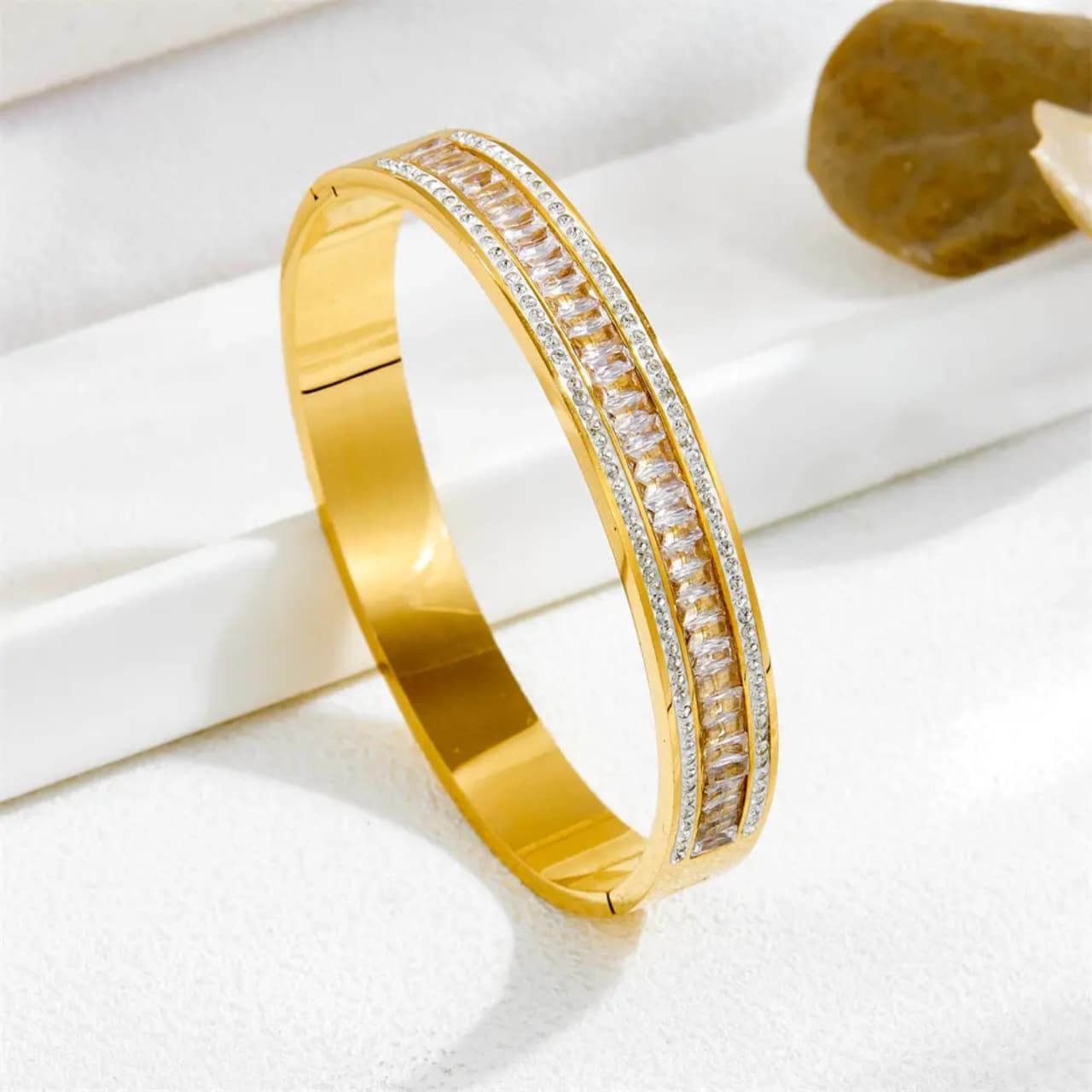 Lux stones handcuff