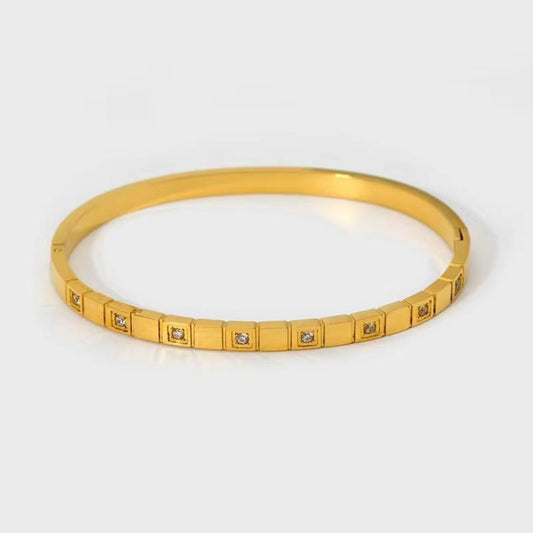 Cubic stones handcuff