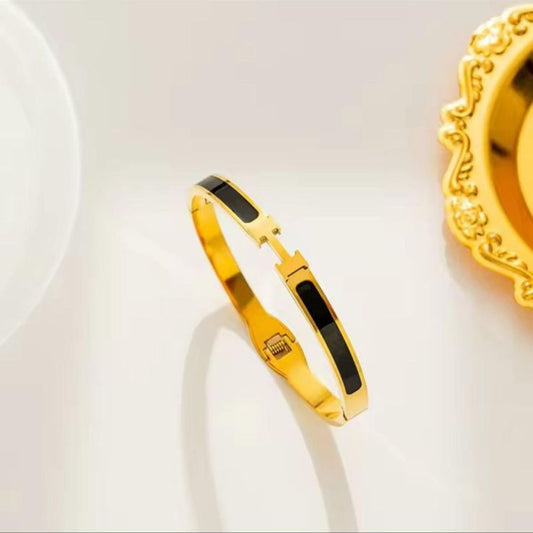 H luxe handcuff