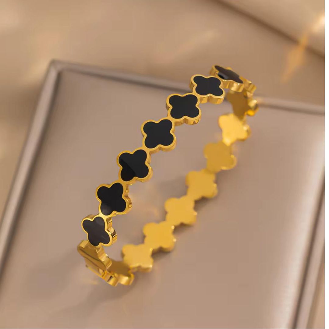 Ebony black/White cuff