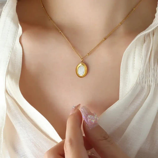 Oval necklace