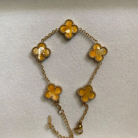 Gilded yellow clove bracelet