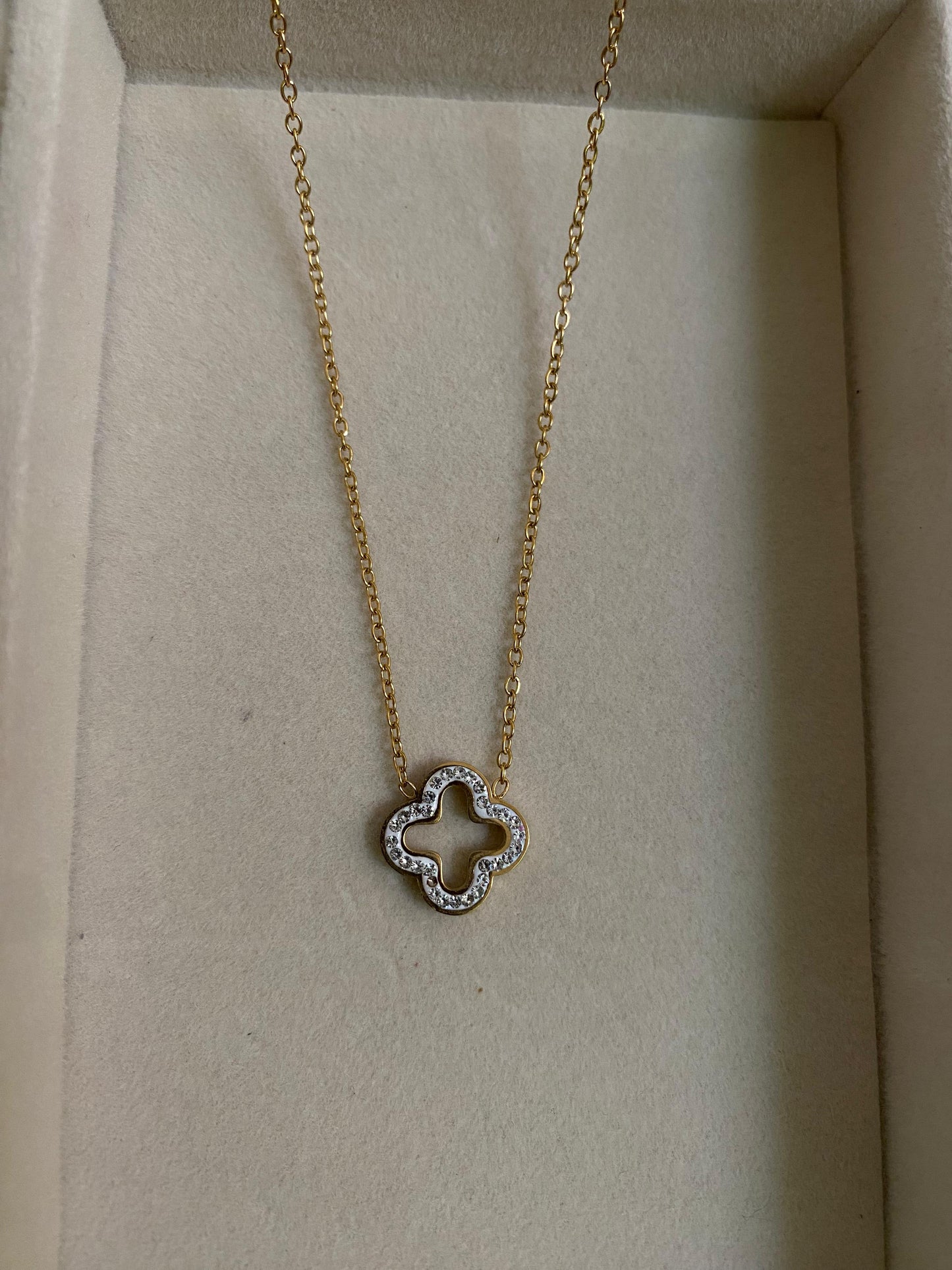 Hollow clove necklace