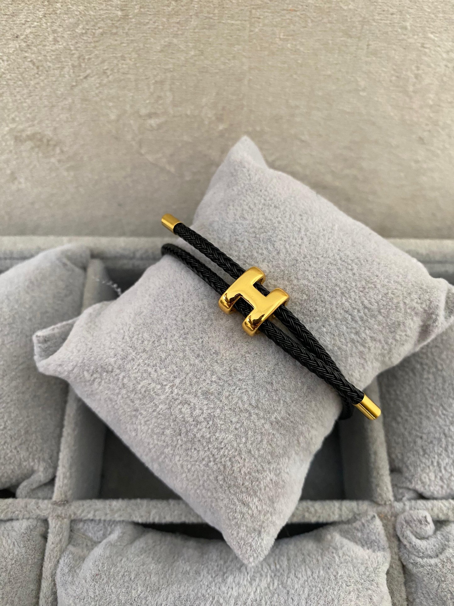 Black H band