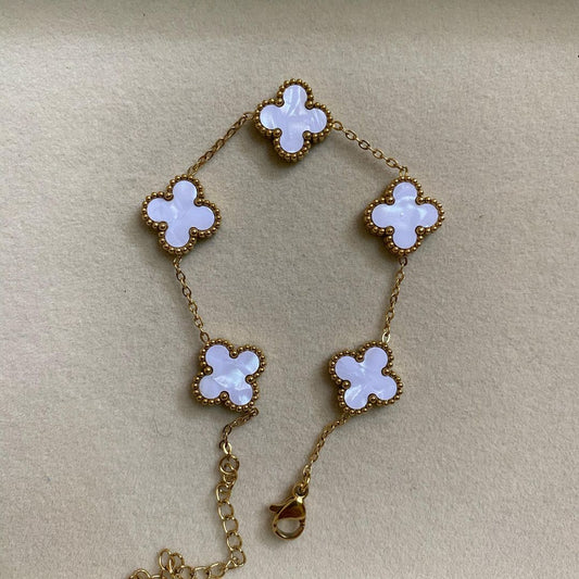 White clove bracelet