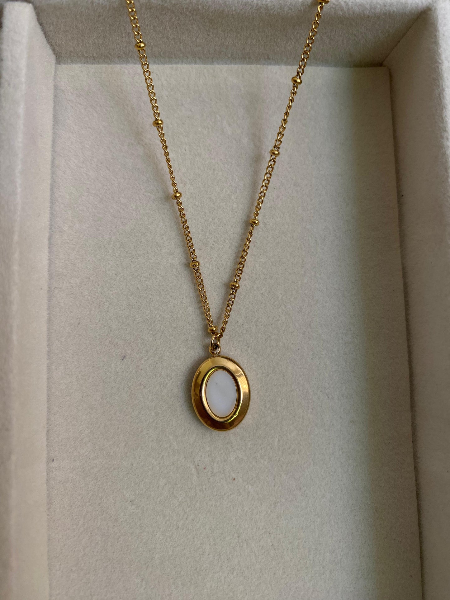 Oval necklace