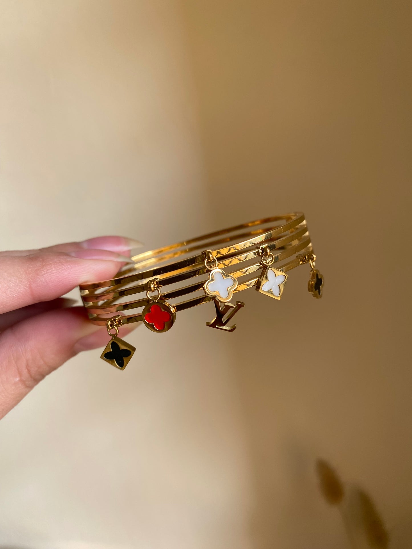 Chunky charms handcuff