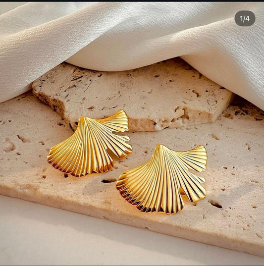 Chunky shell earrings