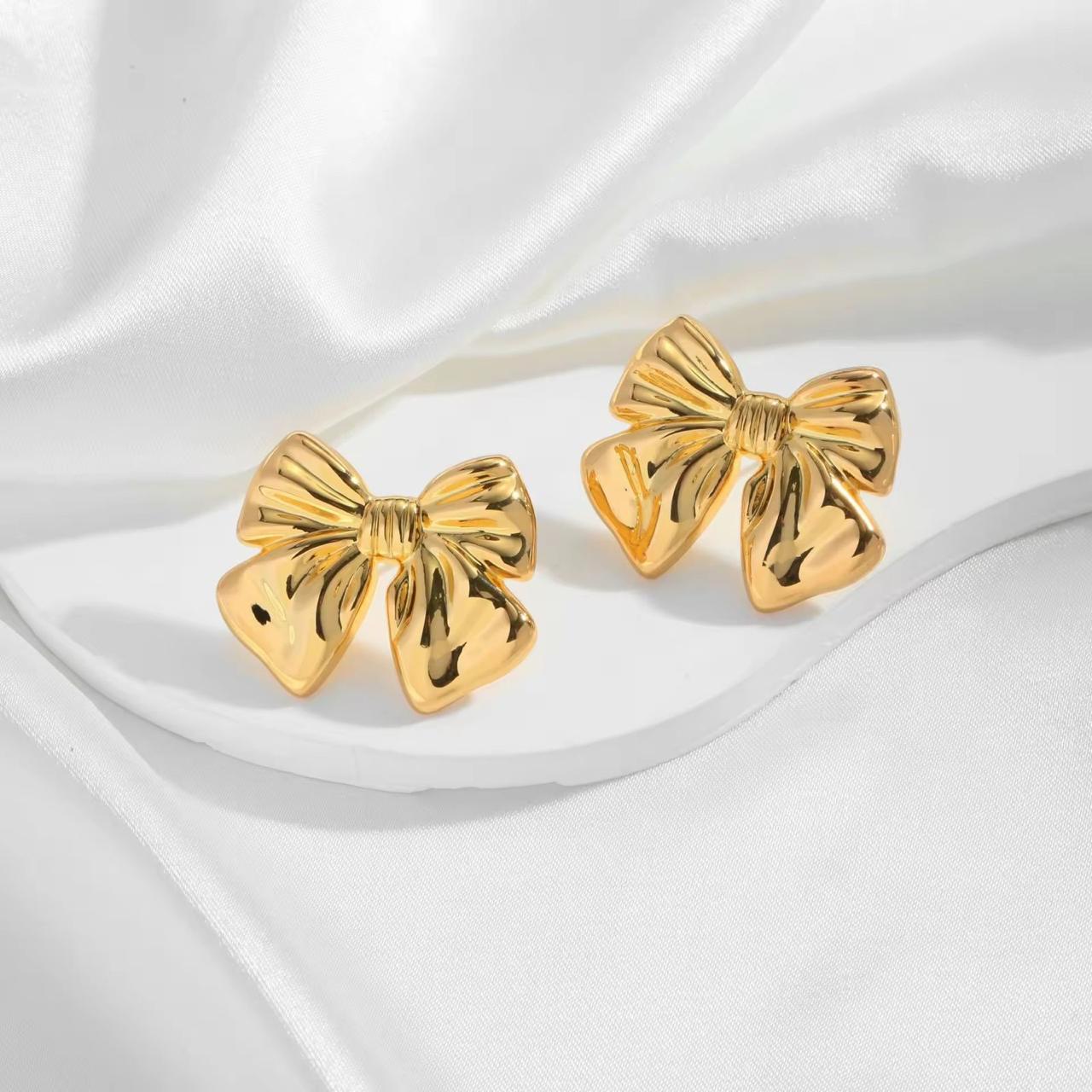 Chunky bow earrings