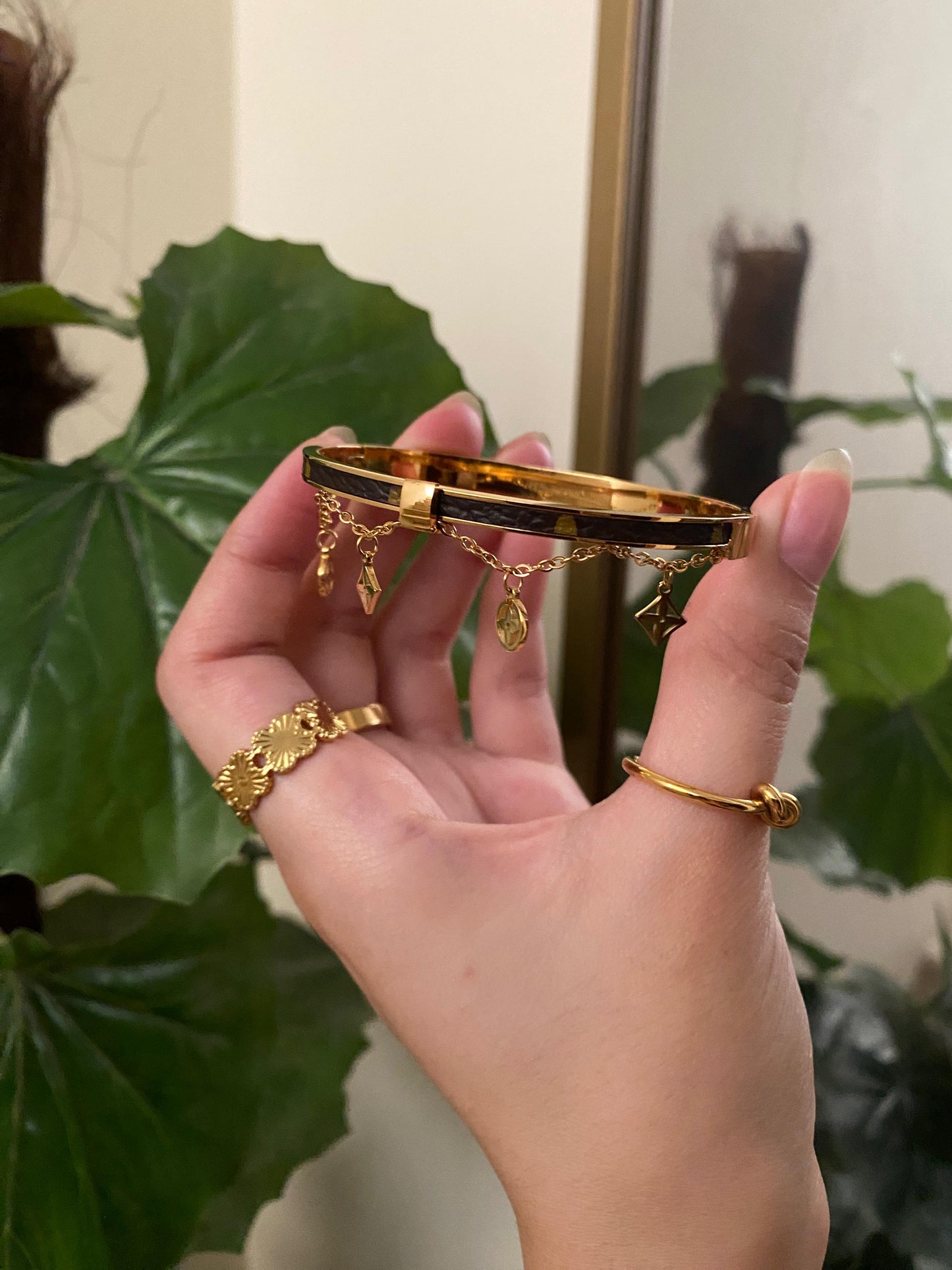 Charms Hanging Handcuff