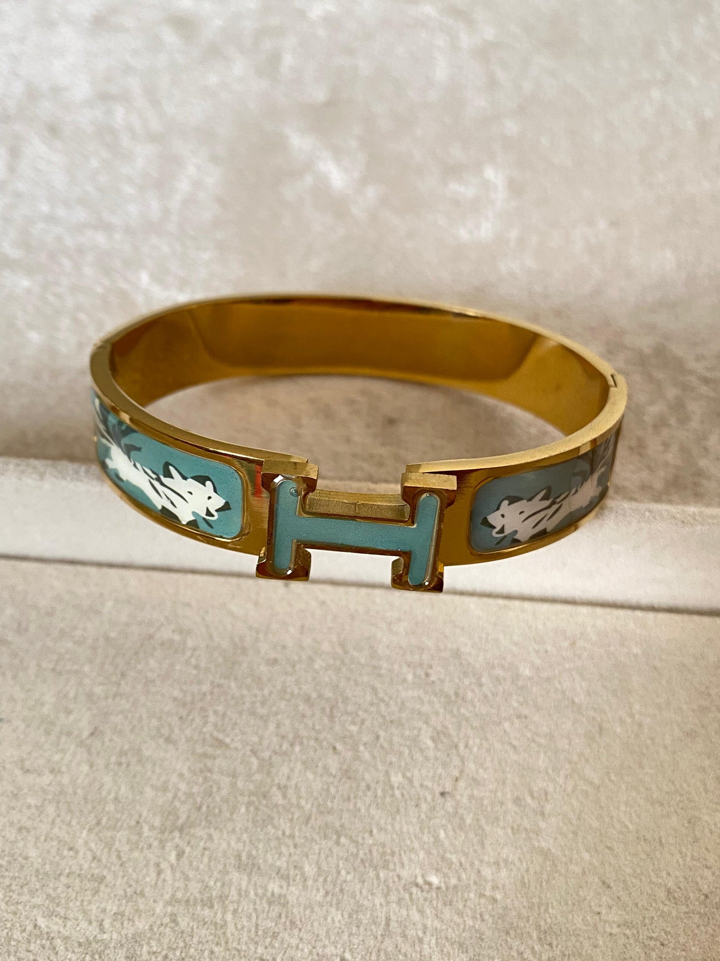 Pistachio H Handcuff