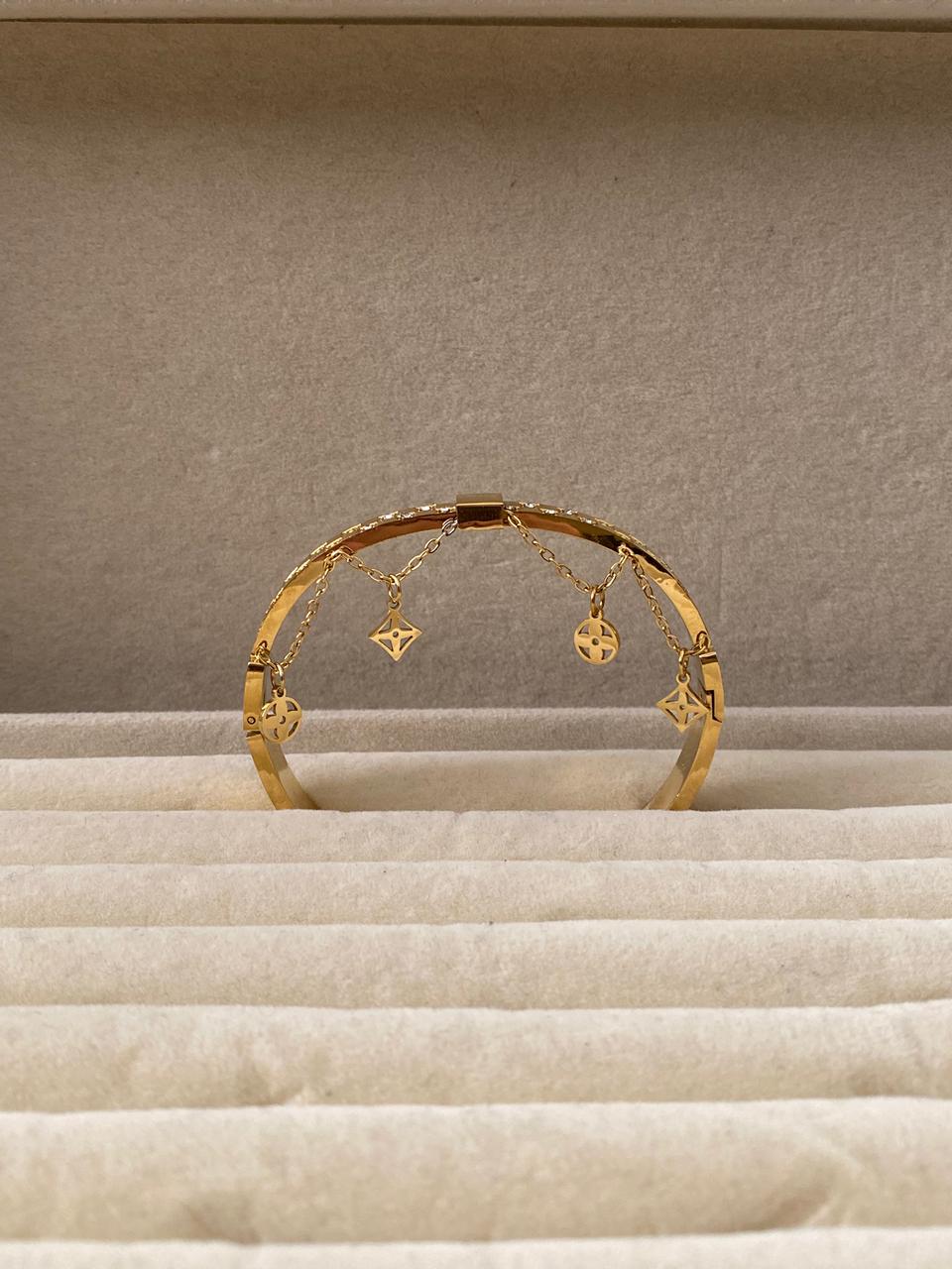 Gold Charms handcuff